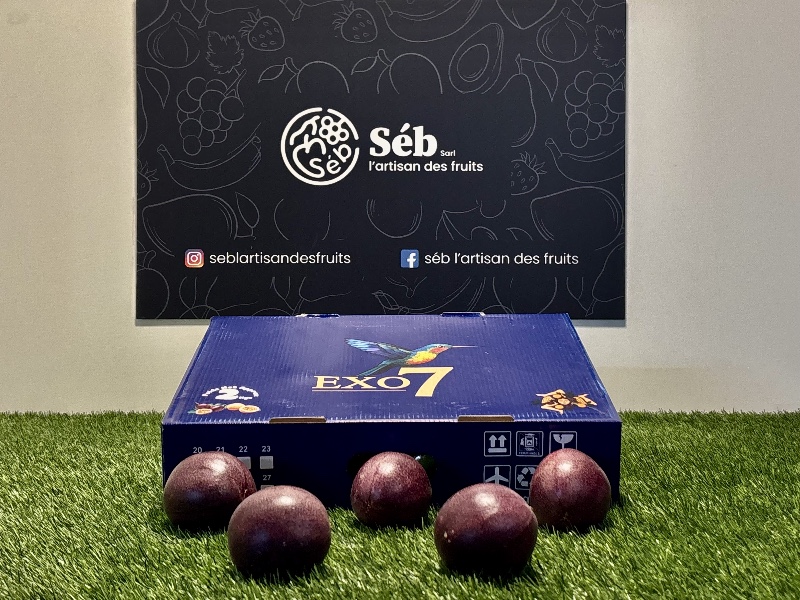 Fruit de la passion brun.